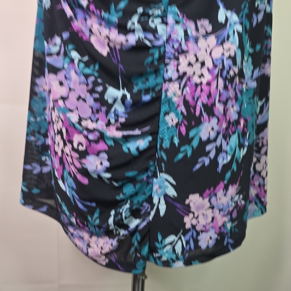Torrid‎ Plus Size 4X 4 26 Floral Black Purple Multi V-Neck Top Spring Blouse Guc - Picture 9 of 10
